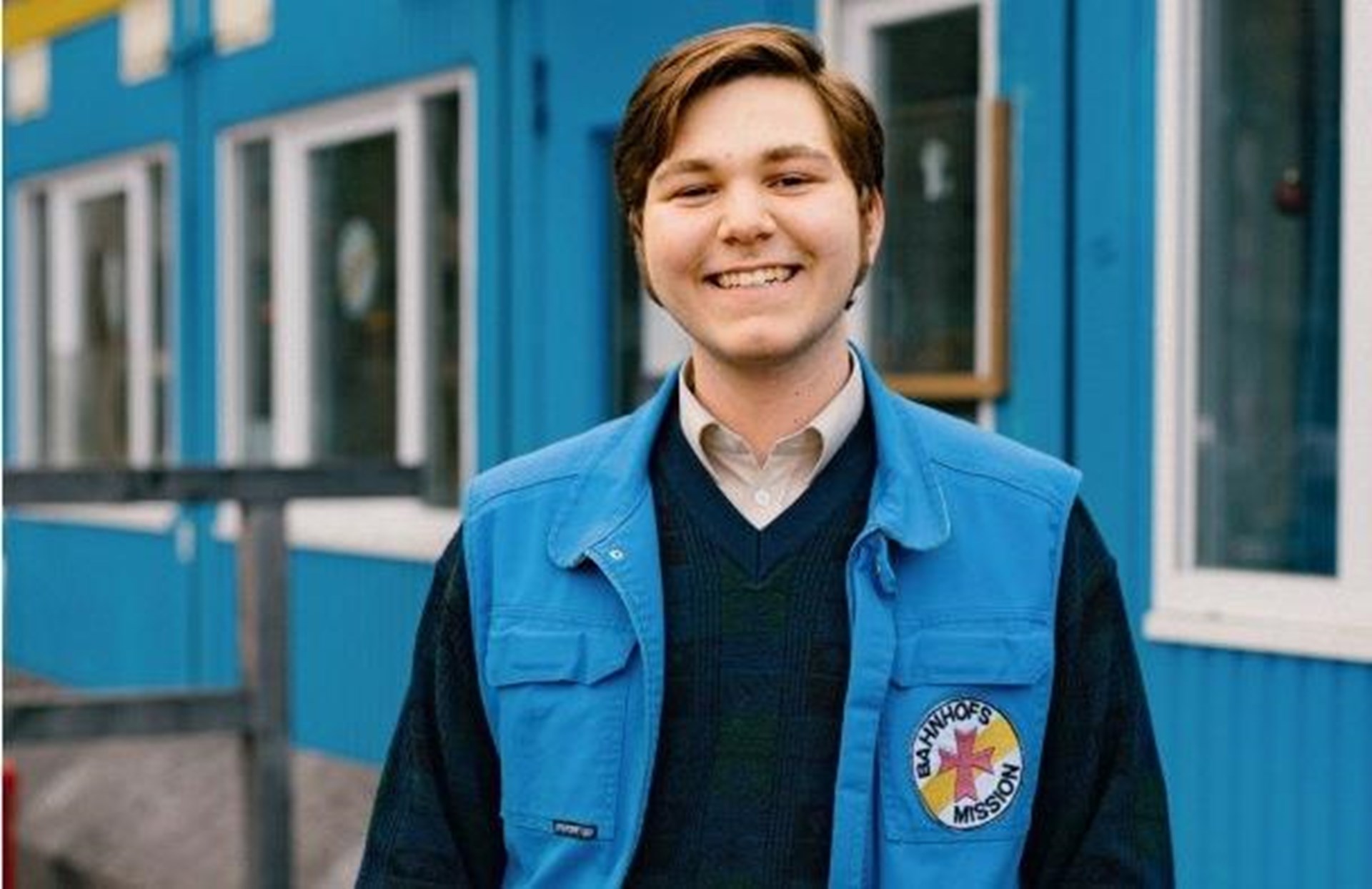 Porträt des jungen Bufdi der Bahnhofsmission Hamburg Keno Rieger
