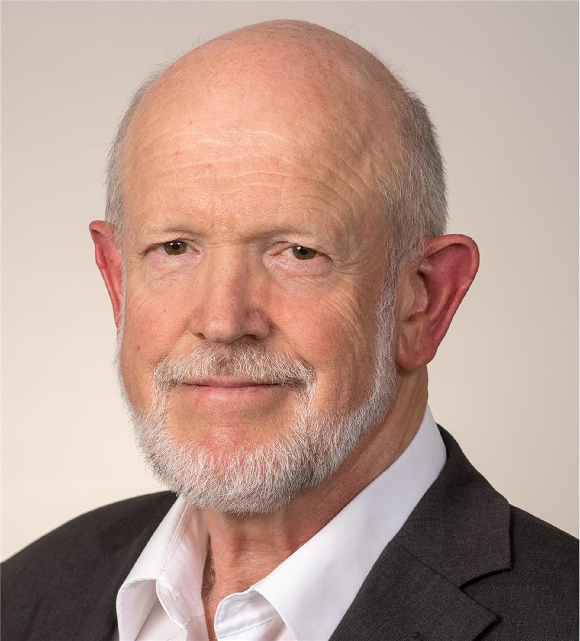 Porträtfoto von Heinrich Griep, er ist Stiftungsdirektor der Wilhelm Emmanuel von Ketteler-Stiftung.