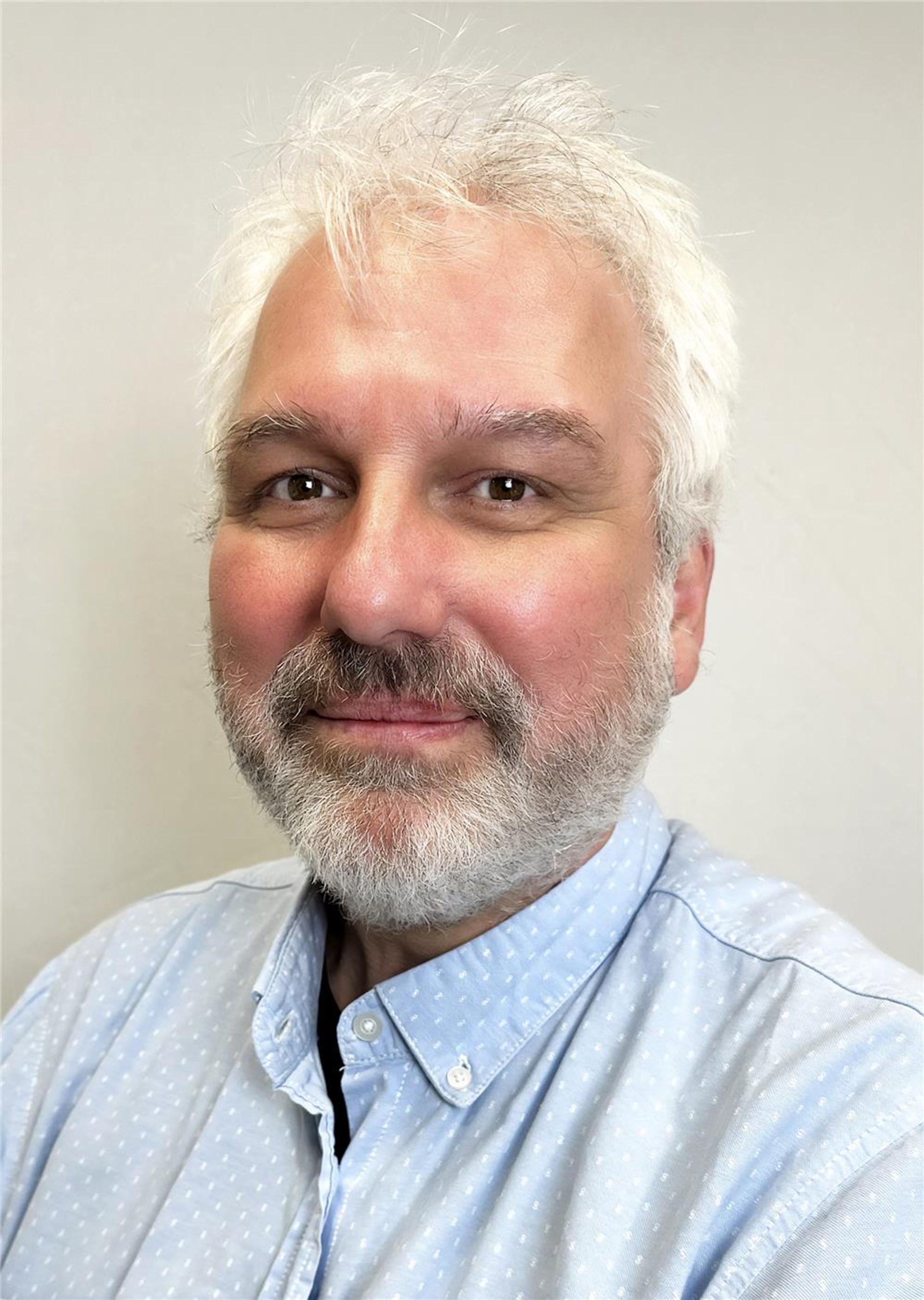 Porträtfoto Uwe Flüthmann