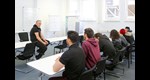 Junge Erwachsene in einem Seminar