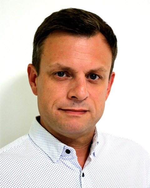 Portraitfoto Daniel Bröer