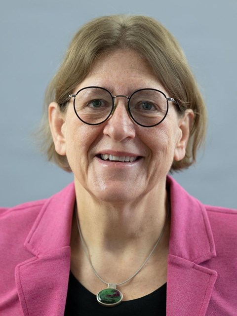 Andrea Hniopek