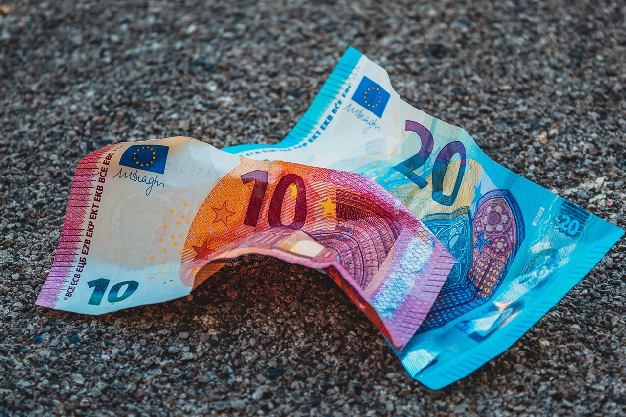 zwei Euro-Geldscheine