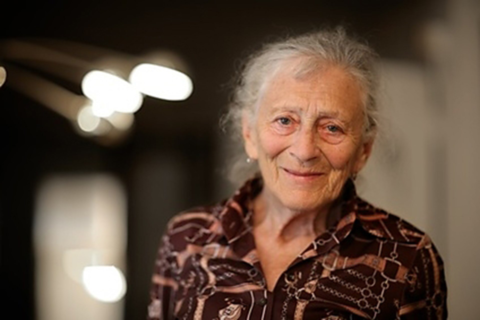 Lächelnde alte Frau (c) Konstantin Sutyagin - Fotolia
