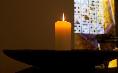 Kerze in Kapelle