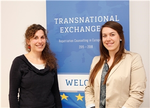 Sie beide sorgen dafür, dass das Projekt Transnational Exchange III zum Erfolg führt: Sarah Dillmann, Projektleitung, und Salome Maxeiner (Organisationleitung).