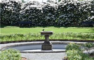 Sanierter Brunnen im Schlosspark Mengelsdorf