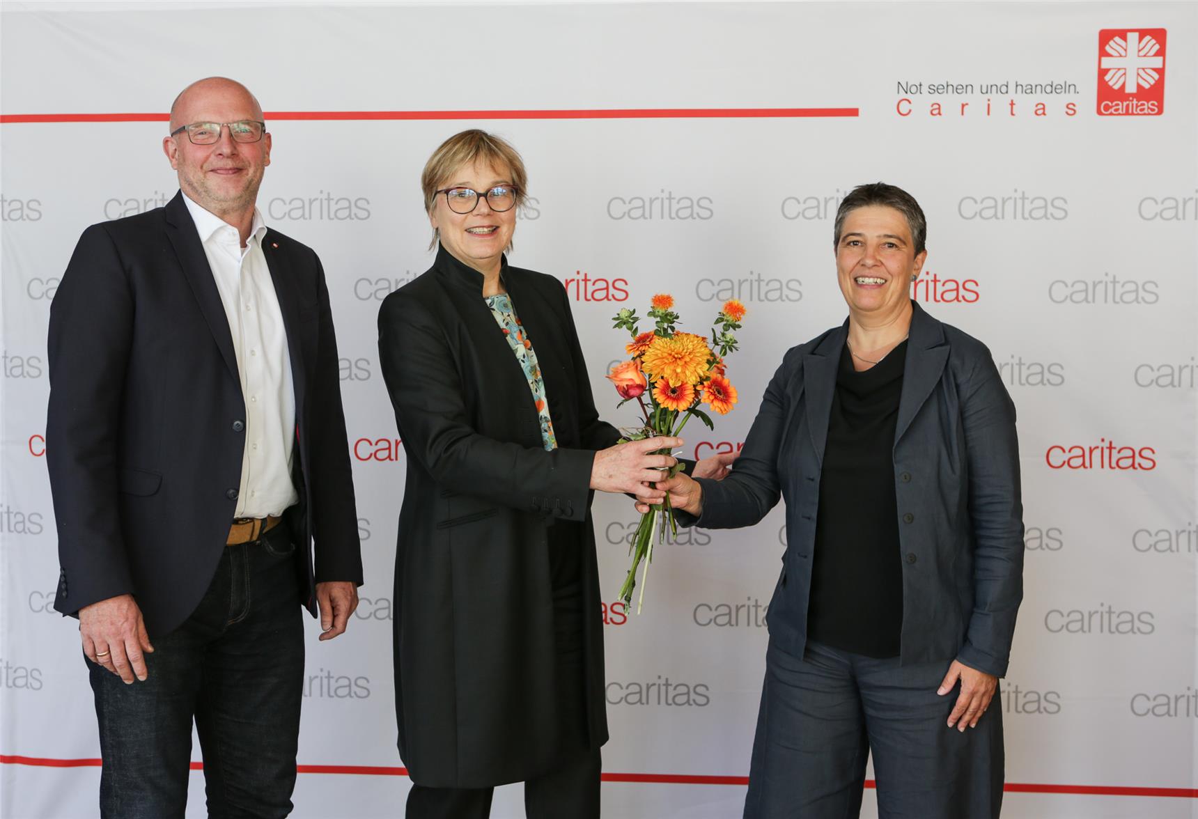 Präsidentin Welskop-Deffaa und Finanzvorstand Feldmann gratulieren der neu gewählten Vorständin Dr. Susanne Pauser