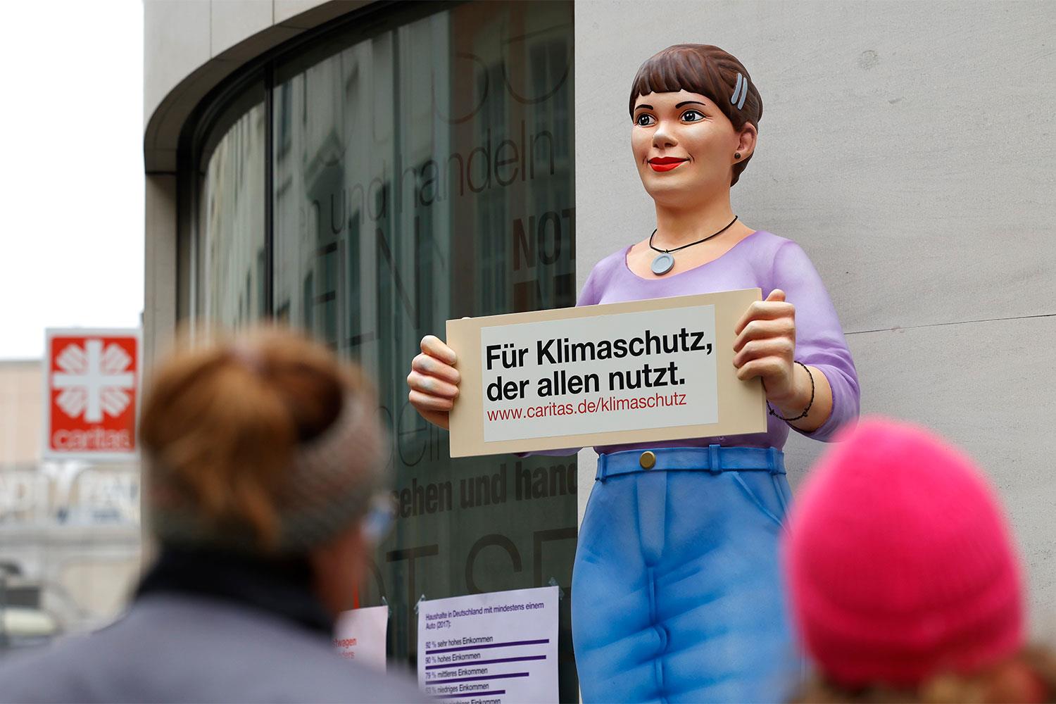 Jenny steht in Berlin beim Klimastreik am 3. März