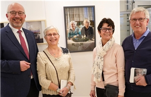 Eröffnung der Foto-Ausstellung „Sorgearbeit“ im Foyer des Kreishauses in Paderborn 
