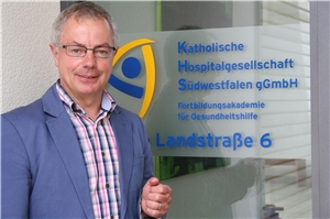 Wolfgang Fischbach, Schulleiter der Fortbildungsakademie für Gesundheitshilfe in Olpe