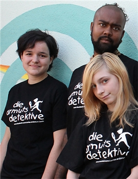 Drei Jugendliche, die in Berlin als Armutsdetektive unterwegs waren