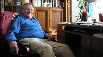 Rüdiger Kelch in seiner Wohnung
