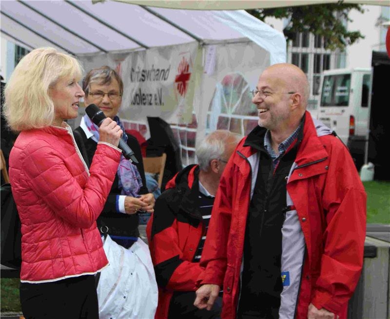 Die Koblenzer Bürgermeisterin Marie-Theres Hammes-Rosenstein in einem der Veranstaltungszelte. (Marco Wagner)